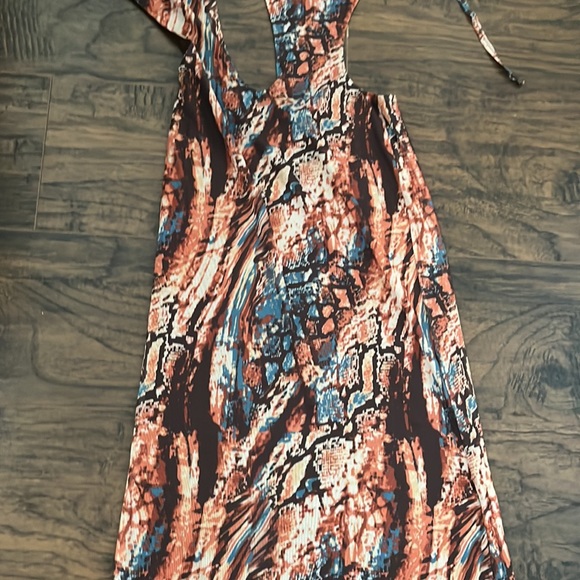 GENERATION OUTCAST MAXI DRESS OPEN BACK - Picture 5 of 5